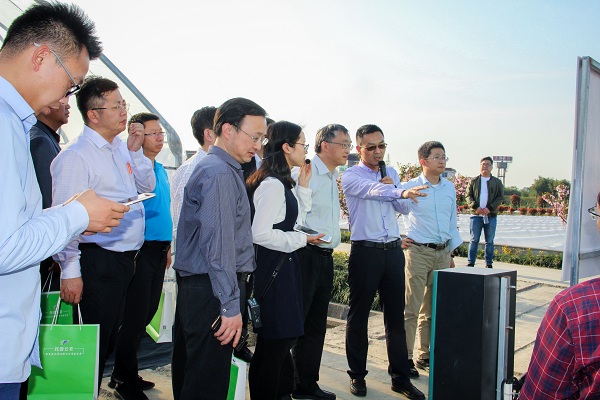 王主任一行關(guān)注托普云農(nóng)智能標準化產(chǎn)品:棚聯(lián)網(wǎng)2