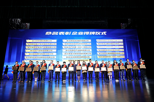 托普云農(nóng)董事長陳渝陽參與授牌儀式